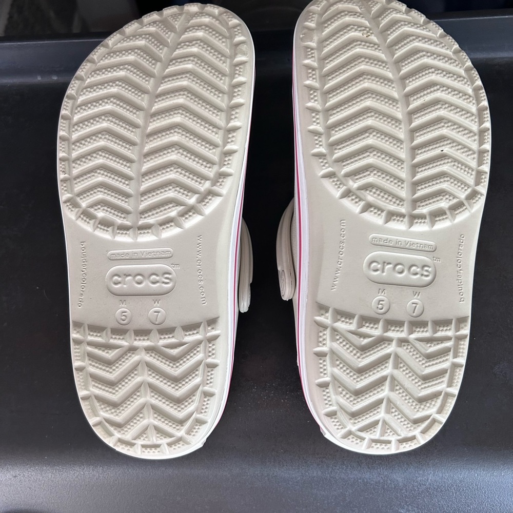 CROCS in stucco/watermelon - Picture 3 of 3